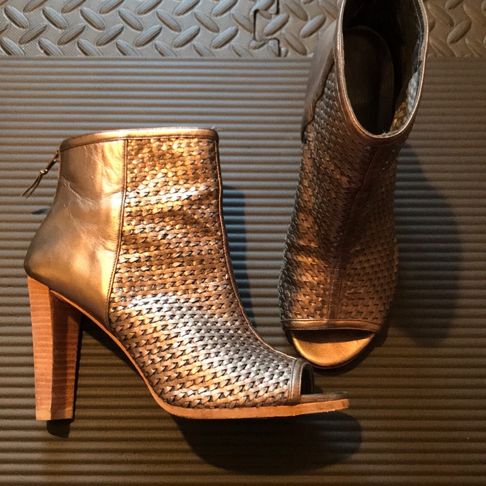 Stuart Weitzman  open toe size 91/2 bootie